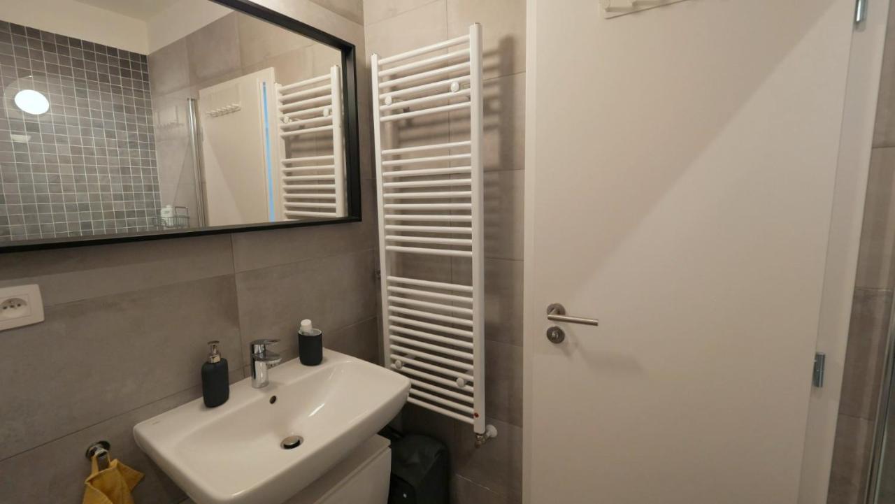 Air-Conditioned, 2 Room Apartment With Terrace براتسيلافا المظهر الخارجي الصورة