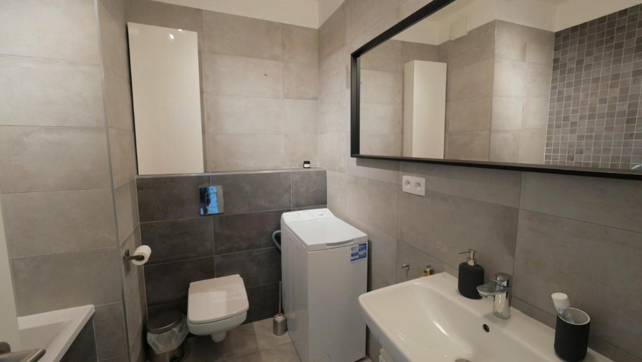 Air-Conditioned, 2 Room Apartment With Terrace براتسيلافا المظهر الخارجي الصورة
