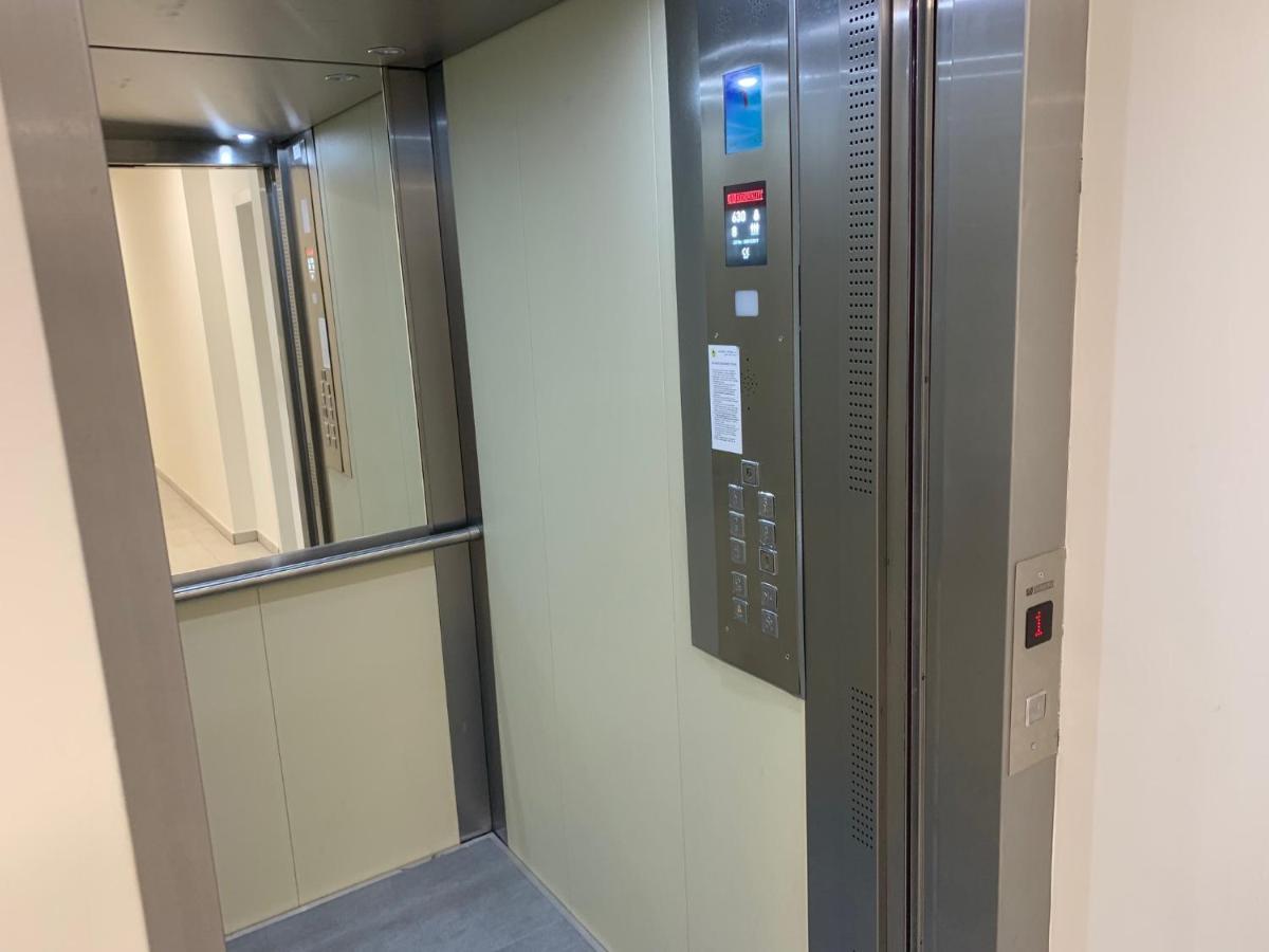Air-Conditioned, 2 Room Apartment With Terrace براتسيلافا المظهر الخارجي الصورة