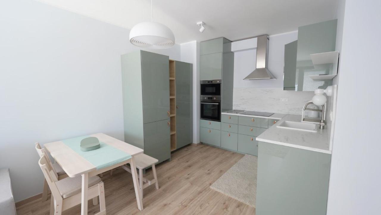 Air-Conditioned, 2 Room Apartment With Terrace براتسيلافا المظهر الخارجي الصورة